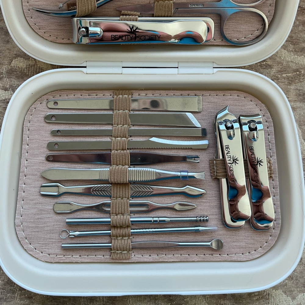 Manicure Pedicure Set
